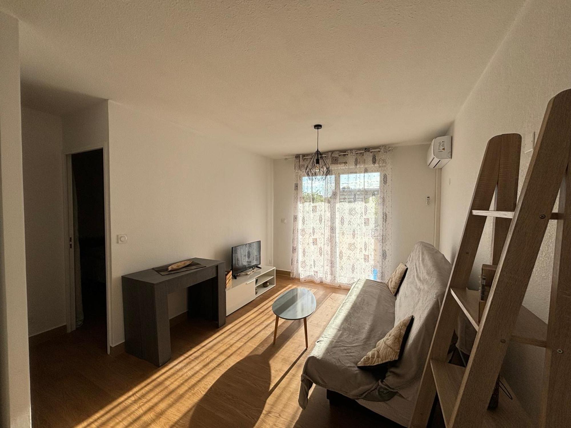 Location D'Un Superbe Appartement Avec Piscine Roquebrune-sur Argens Kültér fotó