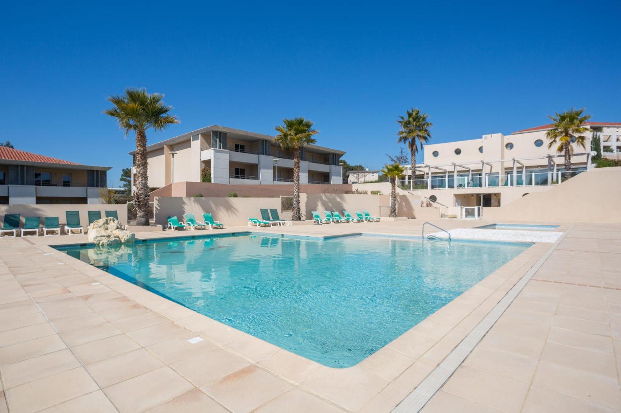 Location D'Un Superbe Appartement Avec Piscine Roquebrune-sur Argens Kültér fotó