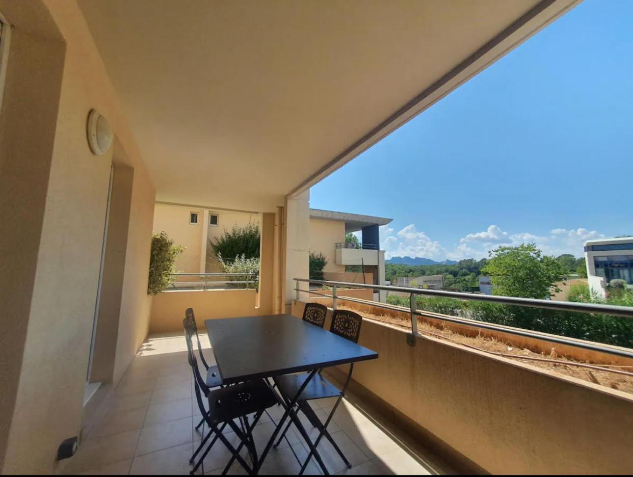 Location D'Un Superbe Appartement Avec Piscine Roquebrune-sur Argens Kültér fotó